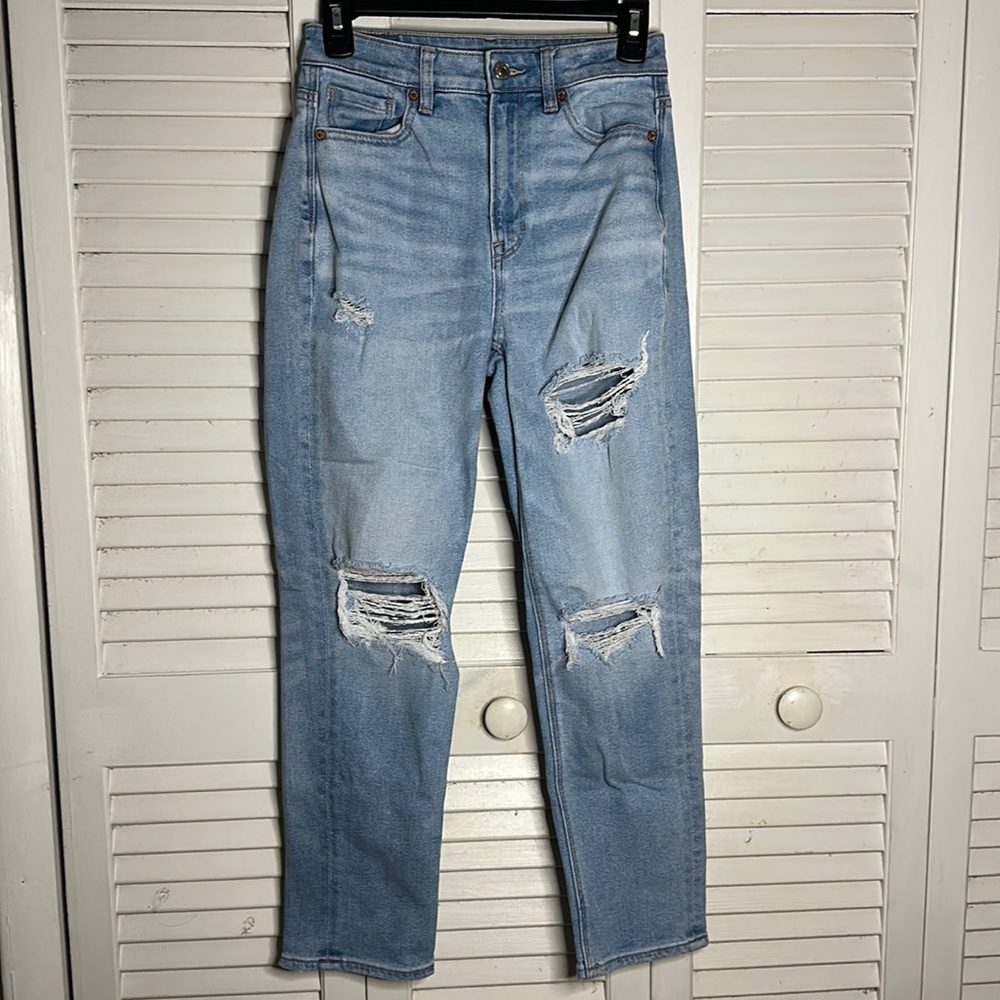 American Eagle Outfitters - Mom Straight Jean -  Sz 0 short- Excellent condition